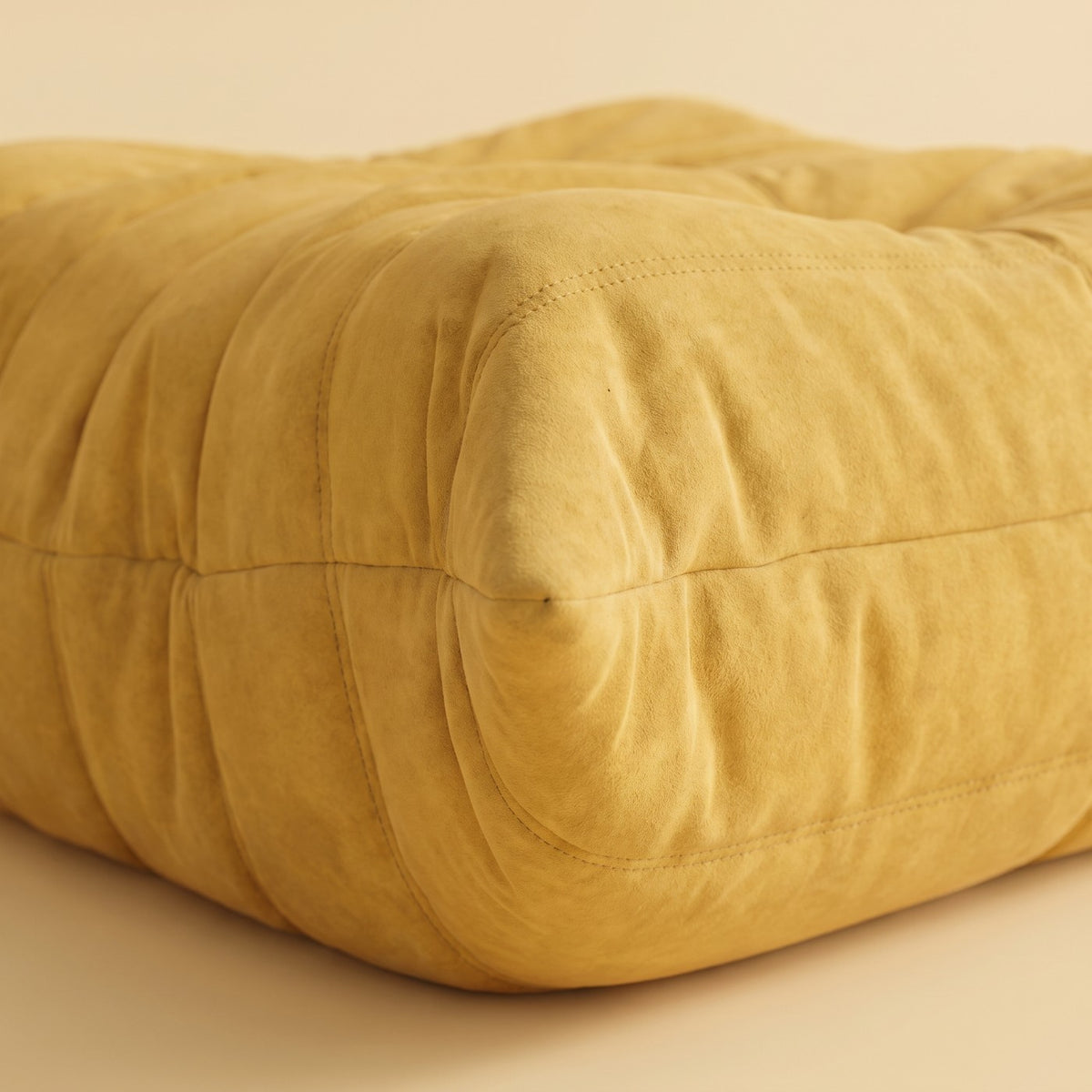 Goto — Pouf, coloris jaune — vue de détail